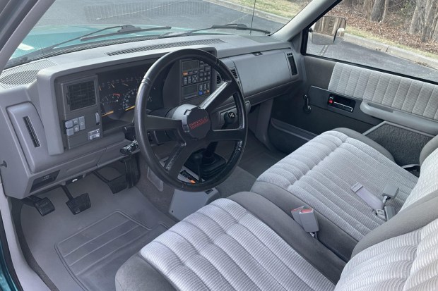 1994 Chevrolet K1500 Silverado 4×4 5-Speed