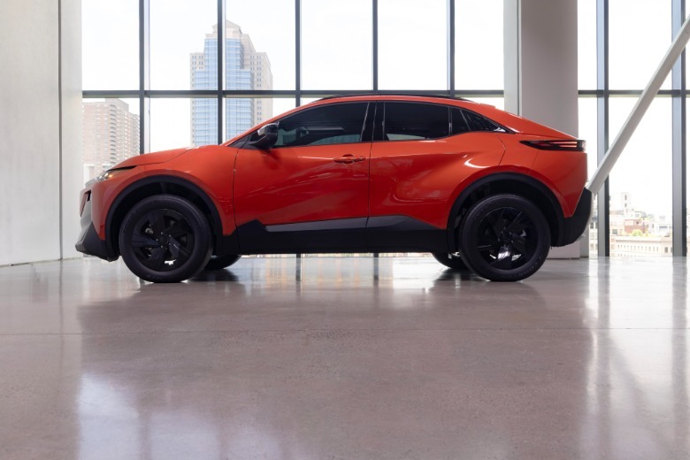 Side view of a 2026 Subaru Uncharted